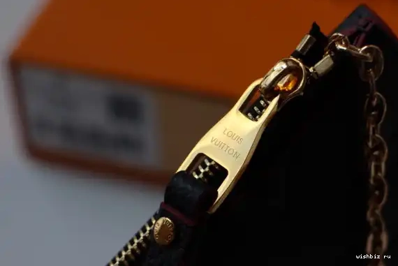 WIS VERSO LOUIS HOLDER CARD VUITTON RECTO 0412